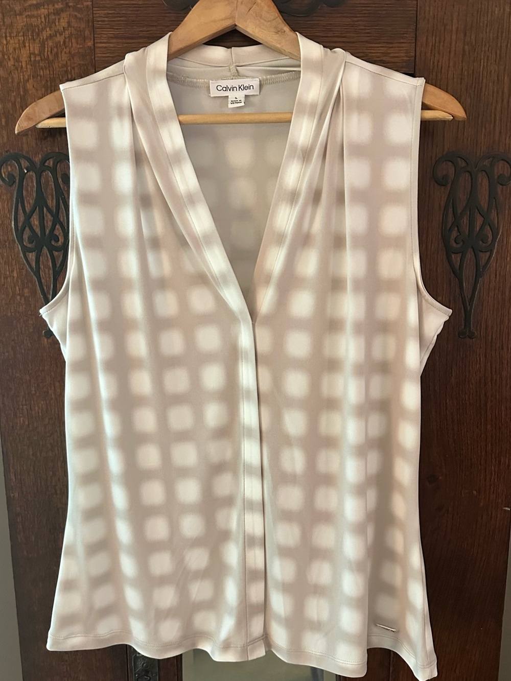 Calvin Klein Women's Sleeveless V-Neck Camisole in Light Taupe and Cream Size L
